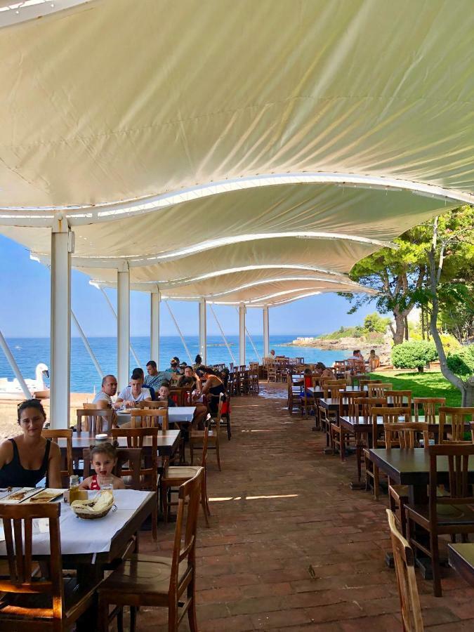 Queen Vasilika Hotel Dhërmi Buitenkant foto